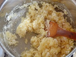 Заварные булочки с сыром - шаг 3 Заварные булочки с сыром - шаг 3