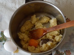 Заварные булочки с сыром - шаг 5 Заварные булочки с сыром - шаг 5