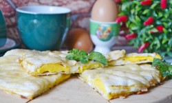 Завтрак из лаваша с начинкой на сковороде - шаг 12