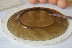 Завтрак из лаваша с начинкой на сковороде - шаг 2