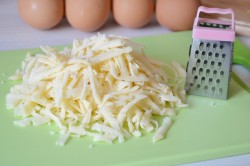 Завтрак из лаваша с начинкой на сковороде - шаг 3