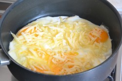 Завтрак из лаваша с начинкой на сковороде - шаг 6