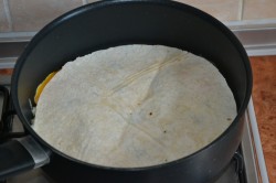 Завтрак из лаваша с начинкой на сковороде - шаг 8