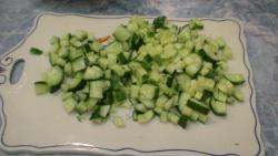 Зеленый салат из огурцов с луком - шаг 1