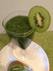Зелёный смузи с киви и медом - шаг 3 Зелёный смузи с киви и медом - шаг 3