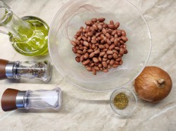 Жареная фасоль с луком - шаг 1 Жареная фасоль с луком - шаг 1