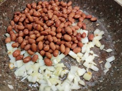 Жареная фасоль с луком - шаг 3 Жареная фасоль с луком - шаг 3