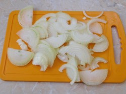 Печень свиная на сковороде жареная с луком - шаг 1 Печень свиная на сковороде жареная с луком - шаг 1