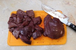 Печень свиная на сковороде жареная с луком - шаг 3 Печень свиная на сковороде жареная с луком - шаг 3