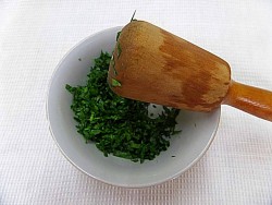 Ачма с творогом сыром и зеленью в лаваше - шаг 3