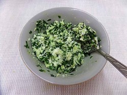 Ачма с творогом сыром и зеленью в лаваше - шаг 4