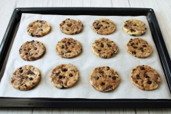 Американское печенье с шоколадной крошкой - шаг 9