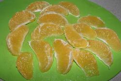 Апельсины с грецкими орехами в духовке - шаг 2