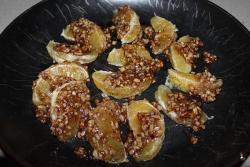 Апельсины с грецкими орехами в духовке - шаг 7