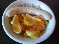 Апельсиново-банановый смузи на кефире - шаг 2 Апельсиново-банановый смузи на кефире - шаг 2