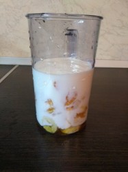 Апельсиново-банановый смузи на кефире - шаг 4 Апельсиново-банановый смузи на кефире - шаг 4