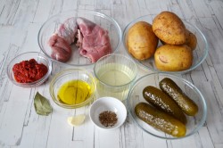 Азу из свинины с солеными огурцами - шаг 1 Азу из свинины с солеными огурцами - шаг 1