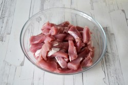 Азу из свинины с солеными огурцами - шаг 3 Азу из свинины с солеными огурцами - шаг 3