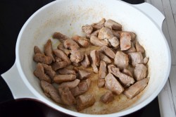 Азу из свинины с солеными огурцами - шаг 6 Азу из свинины с солеными огурцами - шаг 6