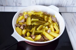 Азу из свинины с солеными огурцами - шаг 8 Азу из свинины с солеными огурцами - шаг 8