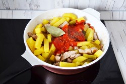 Азу из свинины с солеными огурцами - шаг 9 Азу из свинины с солеными огурцами - шаг 9