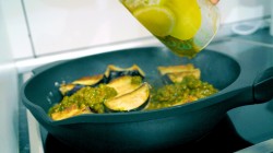 Баклажаны с мясным фаршем и соусом из аджики - шаг 11