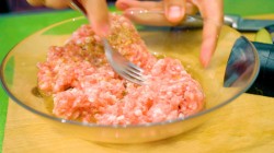 Баклажаны с мясным фаршем и соусом из аджики - шаг 5