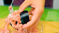 Баклажаны с мясным фаршем и соусом из аджики - шаг 6