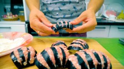 Баклажаны с мясным фаршем и соусом из аджики - шаг 7