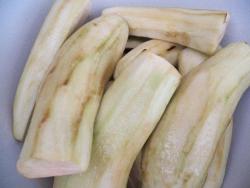 Баклажаны азиатские с чесноком, медом и острым перцем - шаг 3 Баклажаны азиатские с чесноком, медом и острым перцем - шаг 3