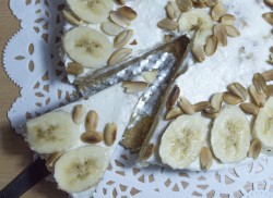 Банановый торт без выпечки из печенья - шаг 13