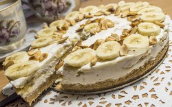 Банановый торт без выпечки из печенья - шаг 14