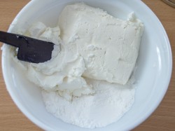 Банановый торт без выпечки из печенья - шаг 7