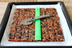 Батончики из сухофруктов и орехов своими руками - шаг 8 Батончики из сухофруктов и орехов своими руками - шаг 8