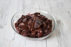 Бефстроганов из печени со сметаной - шаг 3