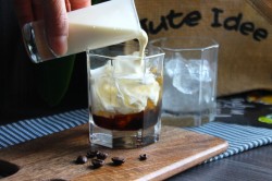 Белый русский коктейль в домашних условиях - шаг 7 Белый русский коктейль в домашних условиях - шаг 7