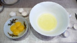 Бисквитный торт в мультиварке - шаг 2