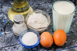 Блины с дырочками с кипятком - шаг 1