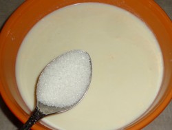 Блины из прокисшего молока - шаг 2