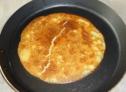 Блины из прокисшего молока - шаг 7