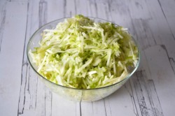 Болгарский яблочный пирог - шаг 4 Болгарский яблочный пирог - шаг 4