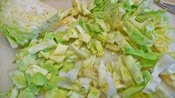Борщ с тушенкой и капустой - шаг 4 Борщ с тушенкой и капустой - шаг 4