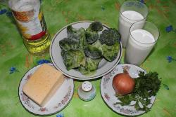 Брокколи с зеленью и сыром в сливочном соусе - шаг 1