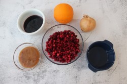 Брусничный соус к мясу на зиму - шаг 1