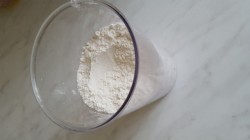 Дрожжевые булочки на кефире с повидлом - шаг 6