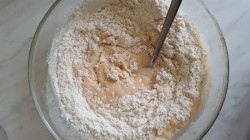 Дрожжевые булочки на кефире с повидлом - шаг 7