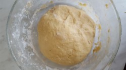 Дрожжевые булочки на кефире с повидлом - шаг 8