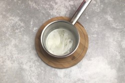 Булочки на сухом молоке и дрожжах - шаг 2 Булочки на сухом молоке и дрожжах - шаг 2