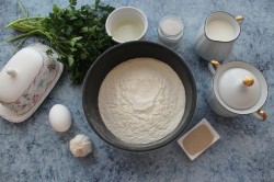 Булочки с чесноком и зеленью в духовке - шаг 1 Булочки с чесноком и зеленью в духовке - шаг 1