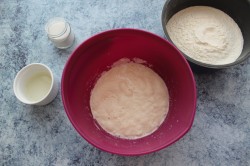 Булочки с чесноком и зеленью в духовке - шаг 3 Булочки с чесноком и зеленью в духовке - шаг 3